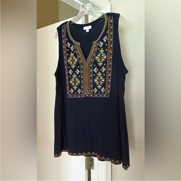 J.Jill Sleeveless Navy Top XL - Floral Stitching on Placket and Bottom Hem. - Picture 6 of 7